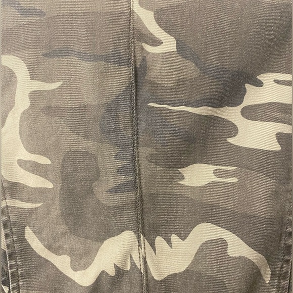Charlotte Russe Camo Jacket Women’s Size Medium - Picture 11 of 16